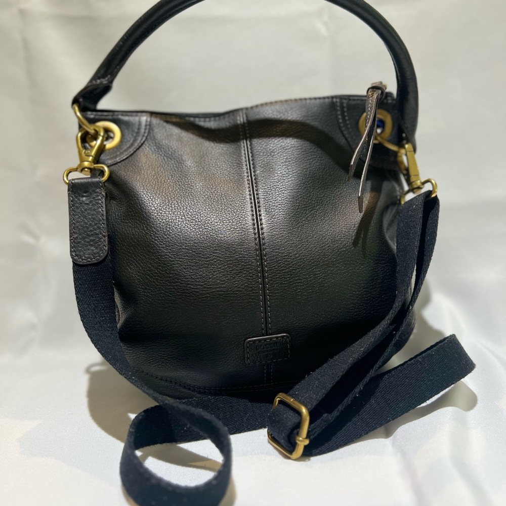 Fossil black leather zippered crossbody with adjustable strap and handle - Picture 2 of 4